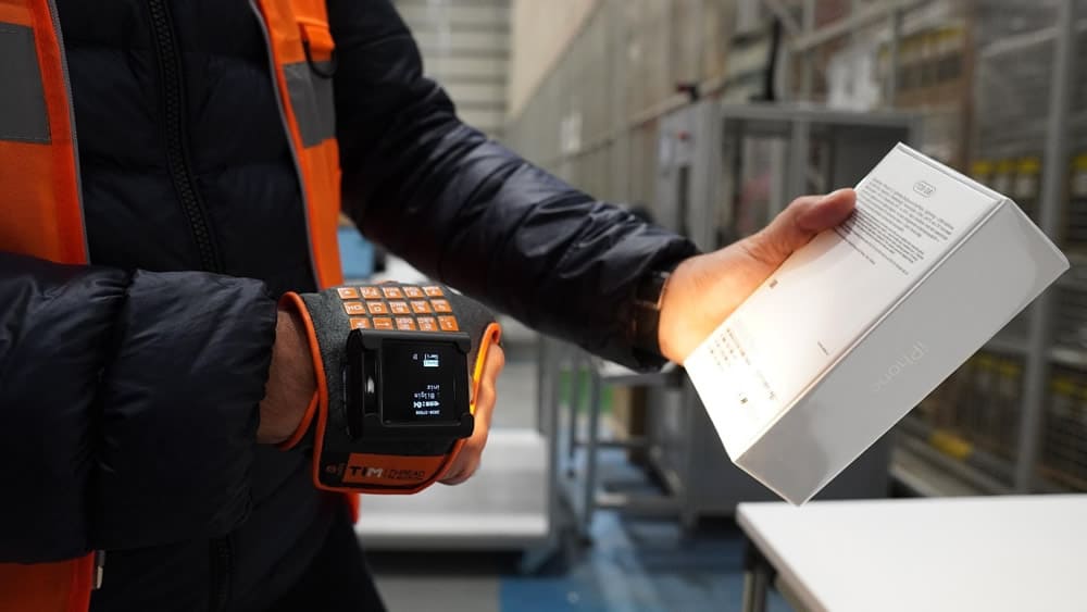 Smart gloves for logistic